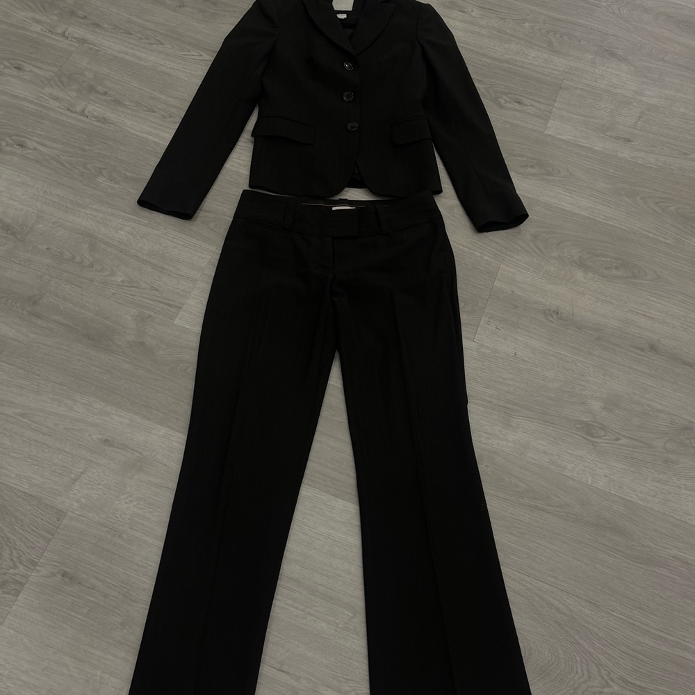 Limited Travel Suit - Picture 6 of 7